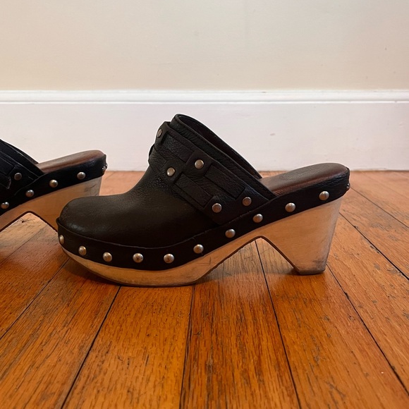 LUCKY BRAND leather studded black mid heel mule clogs. - Picture 3 of 5